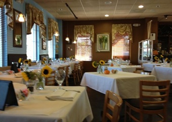 croissant's french bistro dining room